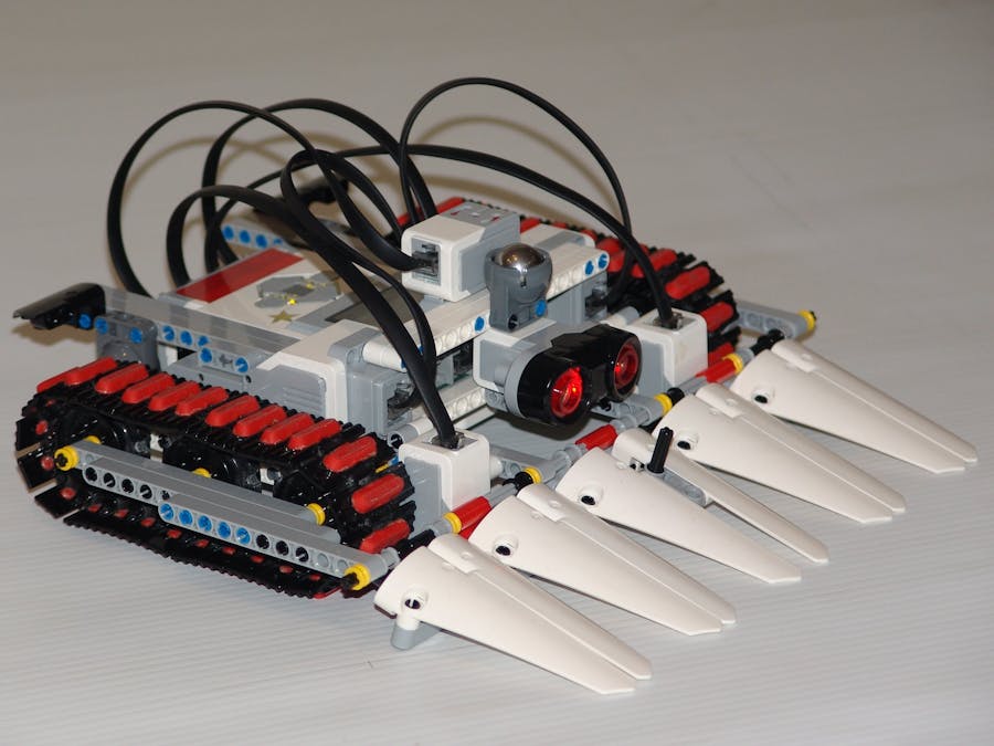 Voice Controlled LEGO MINDSTORMS EV3 Sumobot