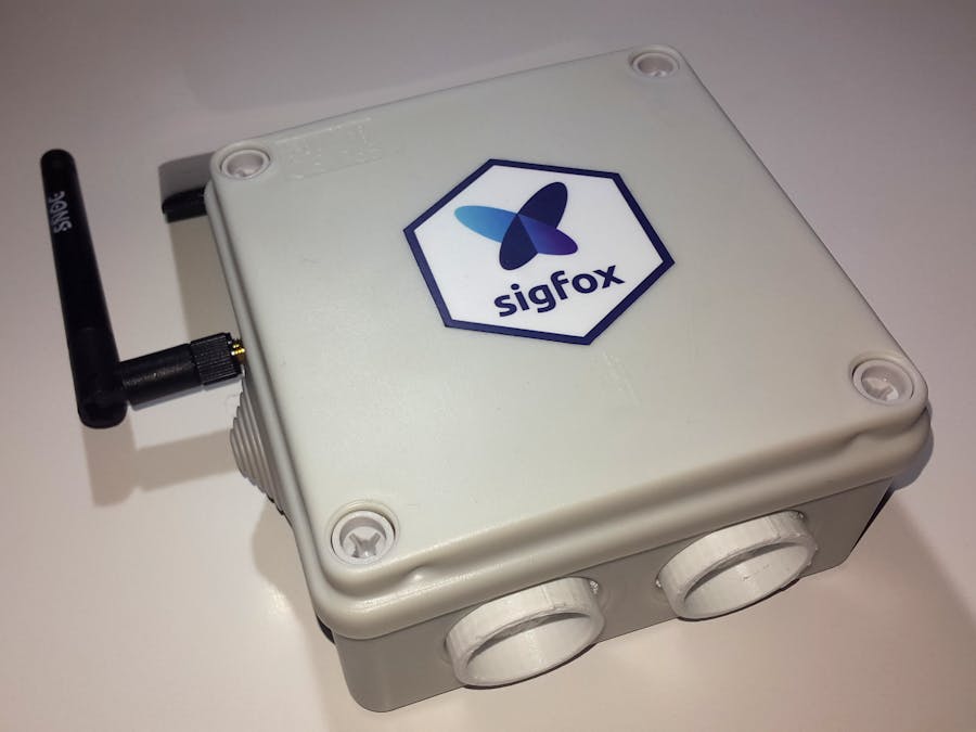 Air Quality Monitoring with SigFox and Particle connectivity
