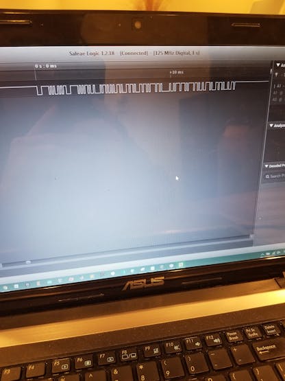 Figure 5: Logic Analyzer on LCD
