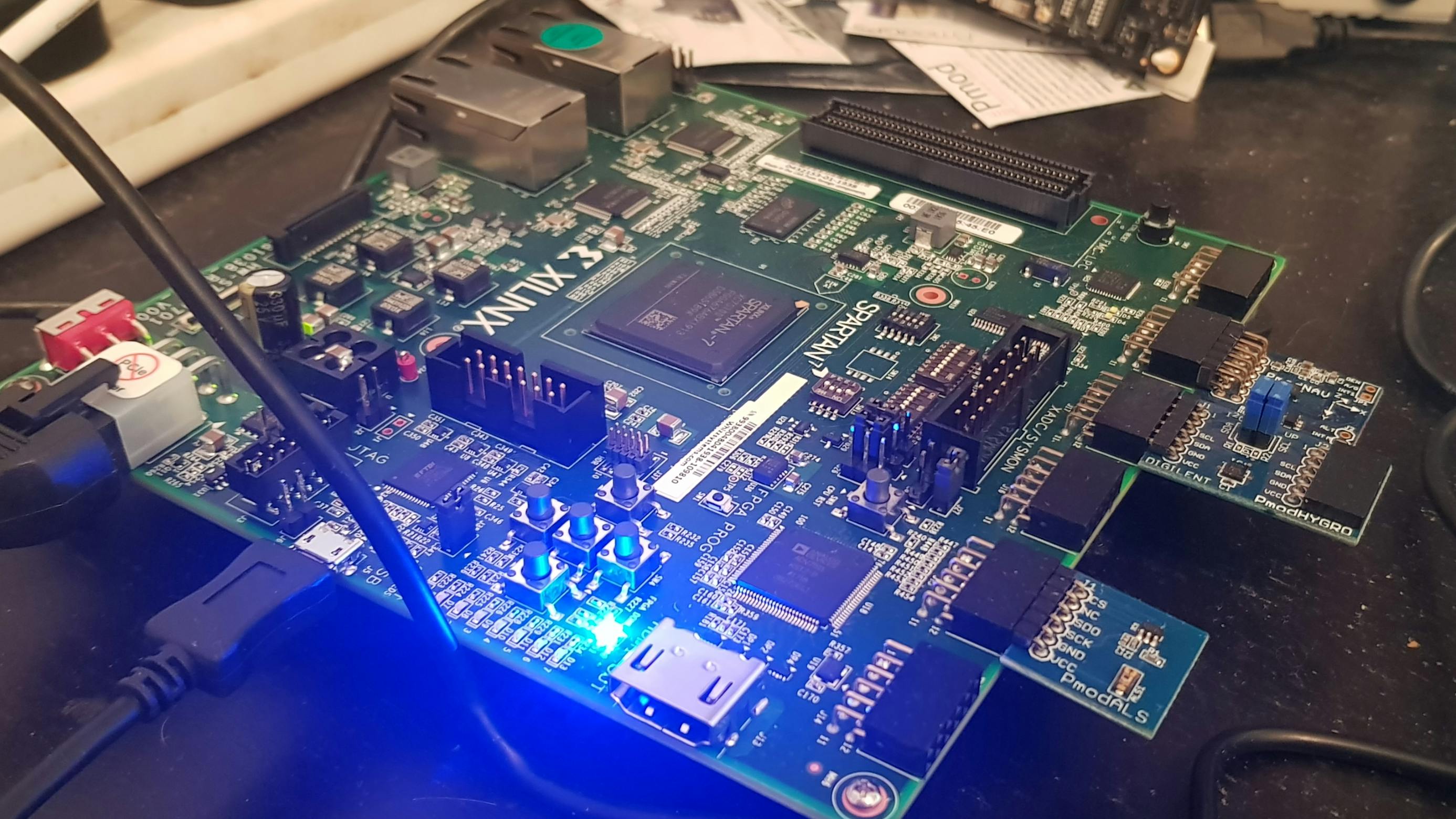 Pmod HYGRO: Digital Humidity and Temperature Sensor