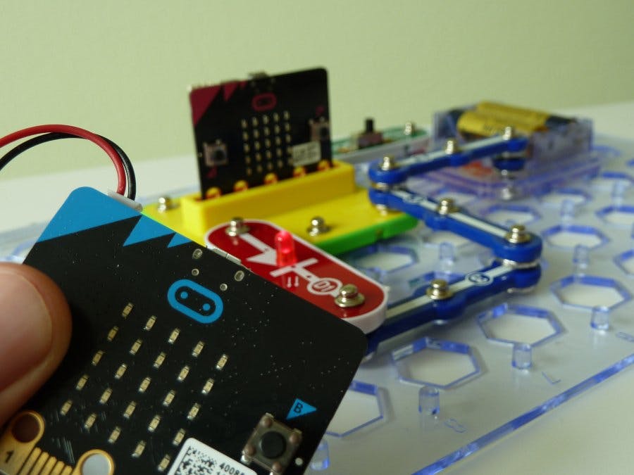 Snap:bit - Control Remotely Snap Circuits With Micro:bit