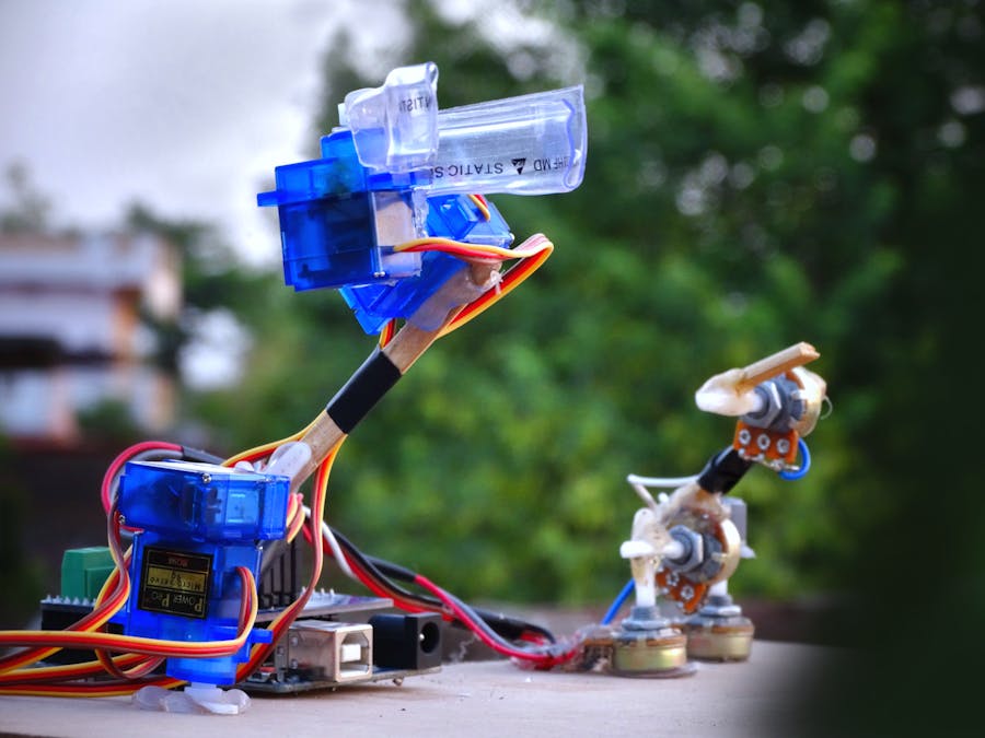 Simple Mimicking Robot Arm Using Arduino