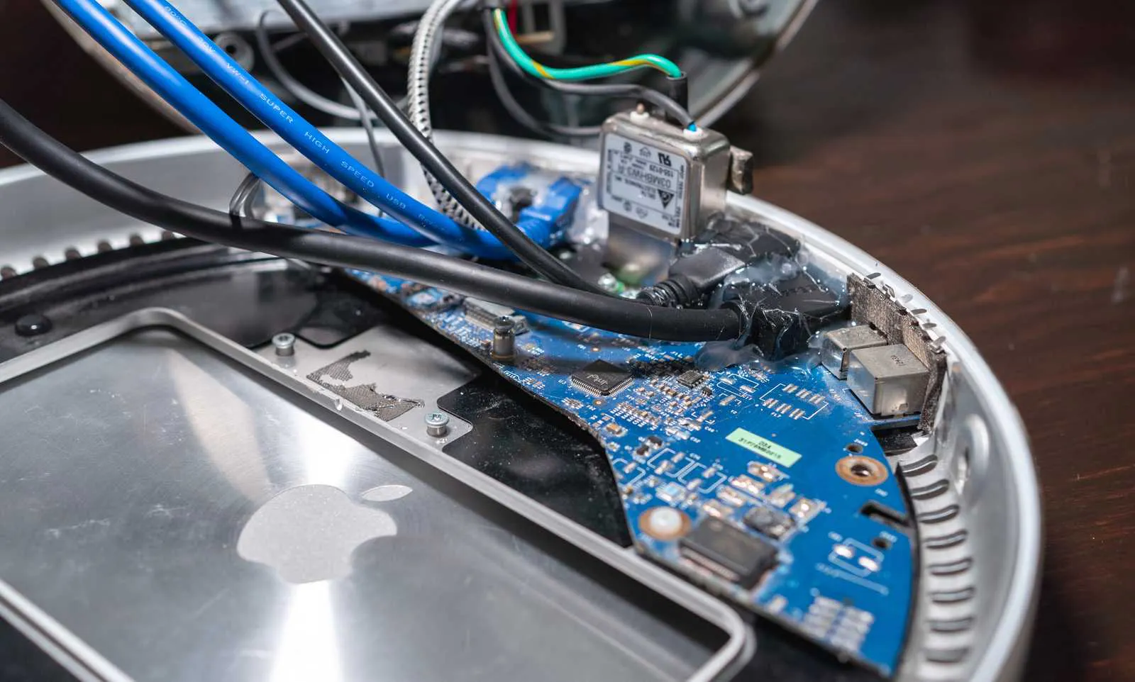 Breathe New Life Into an Old iMac G4 with an Intel NUC - Hackster.io