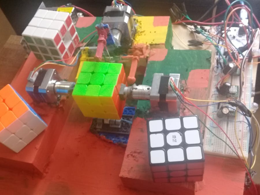 SpinnerCube - Rubik's cube solver robot -18 seconds