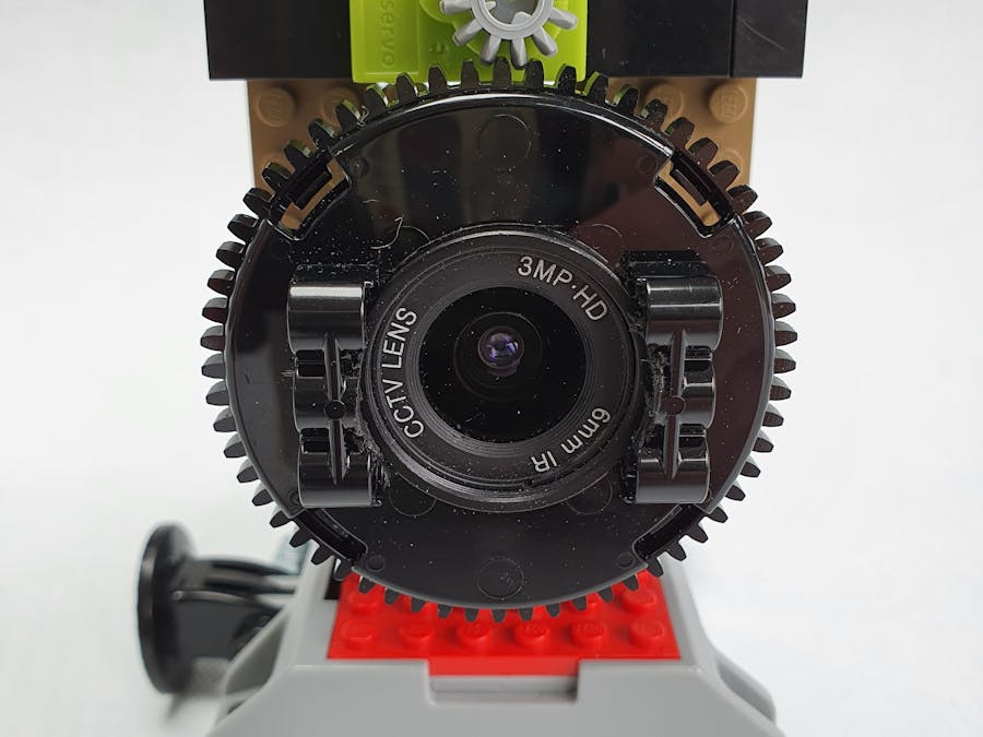 Focus the Pi High Quality Camera With Lego and a Servo