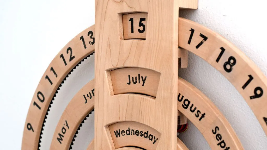 Wooden You Love This Automated Perpetual Calendar Hanging on Your