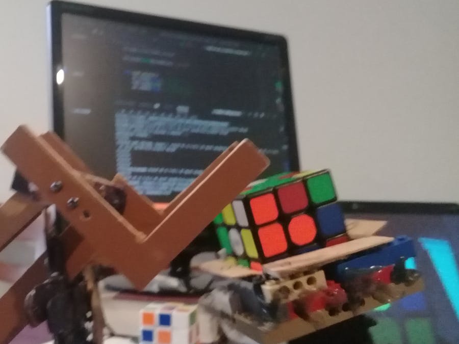 Rubik's Cube Solver Robot