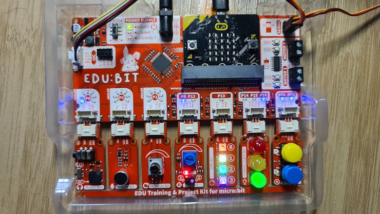 I2c grove connector on the top-left, and servo connector on the top-right