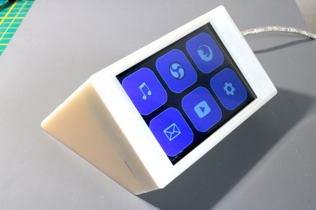 FreeTouchDeck (an Bluetooth ESP32 TFT + Touch Macro Keypad) 