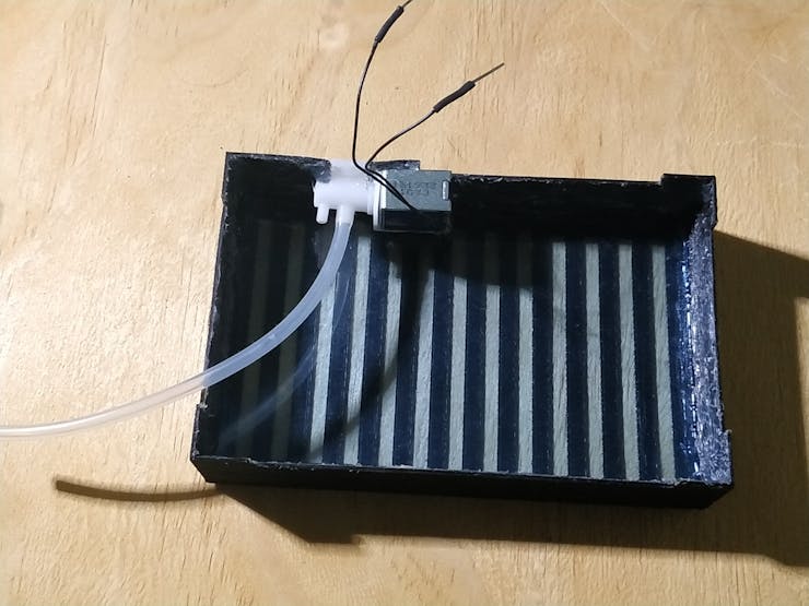 Glue the pieces indicated on the box