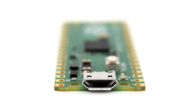 A micro-USB port is an odd choice, given Raspberry Pi 4 switched to USB Type-C last year. (📷: Gareth Halfacree)