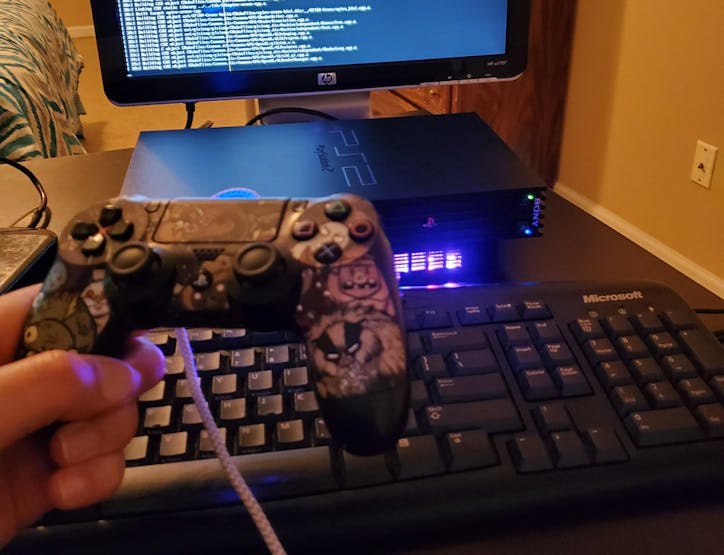 PiStation 2 with PS4 controller (📷: Farizno)