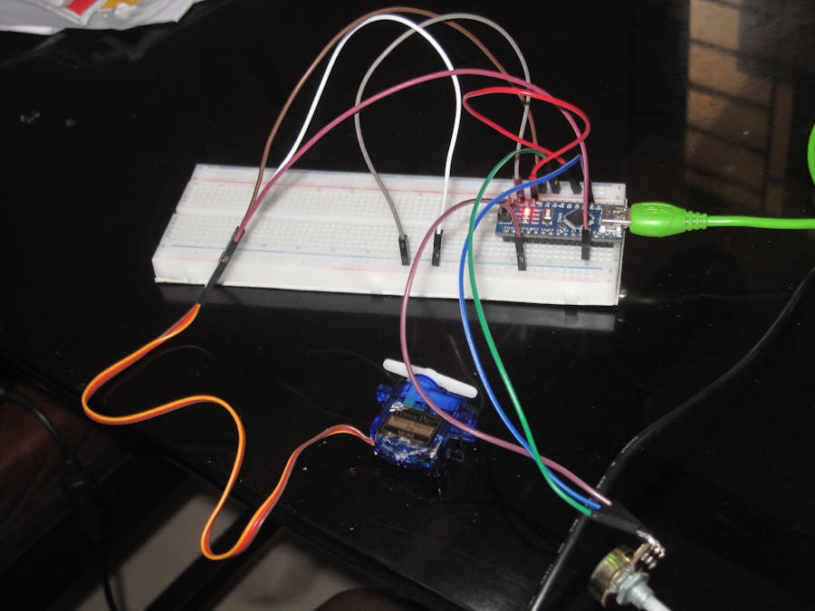 Control servo using potentiometer