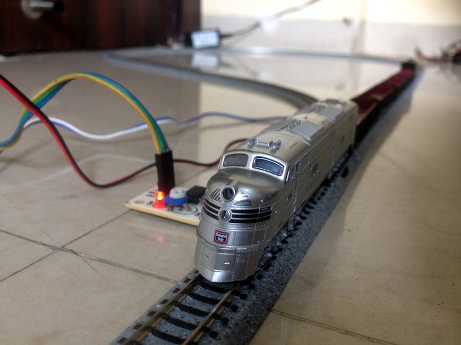 Automated Model Railroad Layout With Reverse Loops