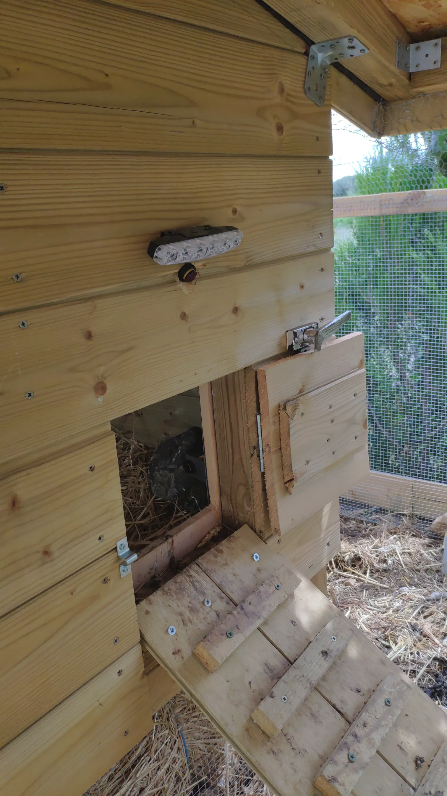 Automatic Chicken Coop Door (Porte Automatique Poulailler 