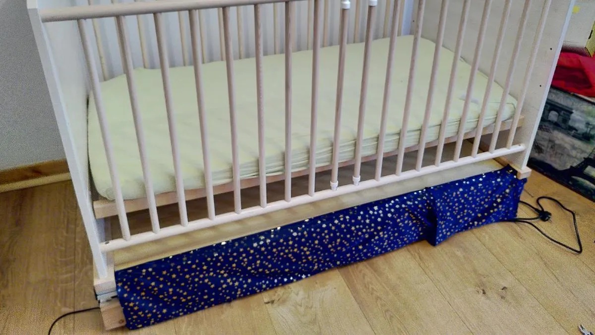 Baby bed 2025 that rocks