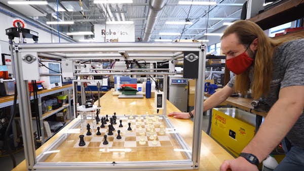 Chessboxing Nation on X: The Artificial Irishman, Toto the #Robot sits  down opposite his human opponent ahead of his first #Chessboxing fight.  Will #AI ever be able to compete at Chessboxing? @hardmaru @