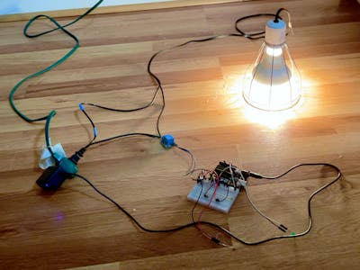 Daylight-detecting Outdoor Light