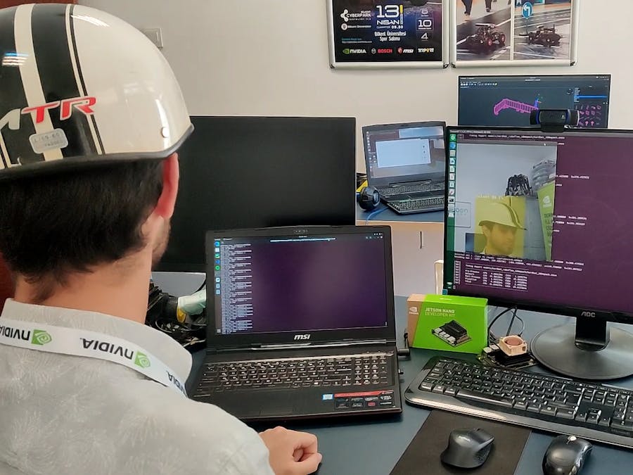 Detection of People not Wearing Hardhat