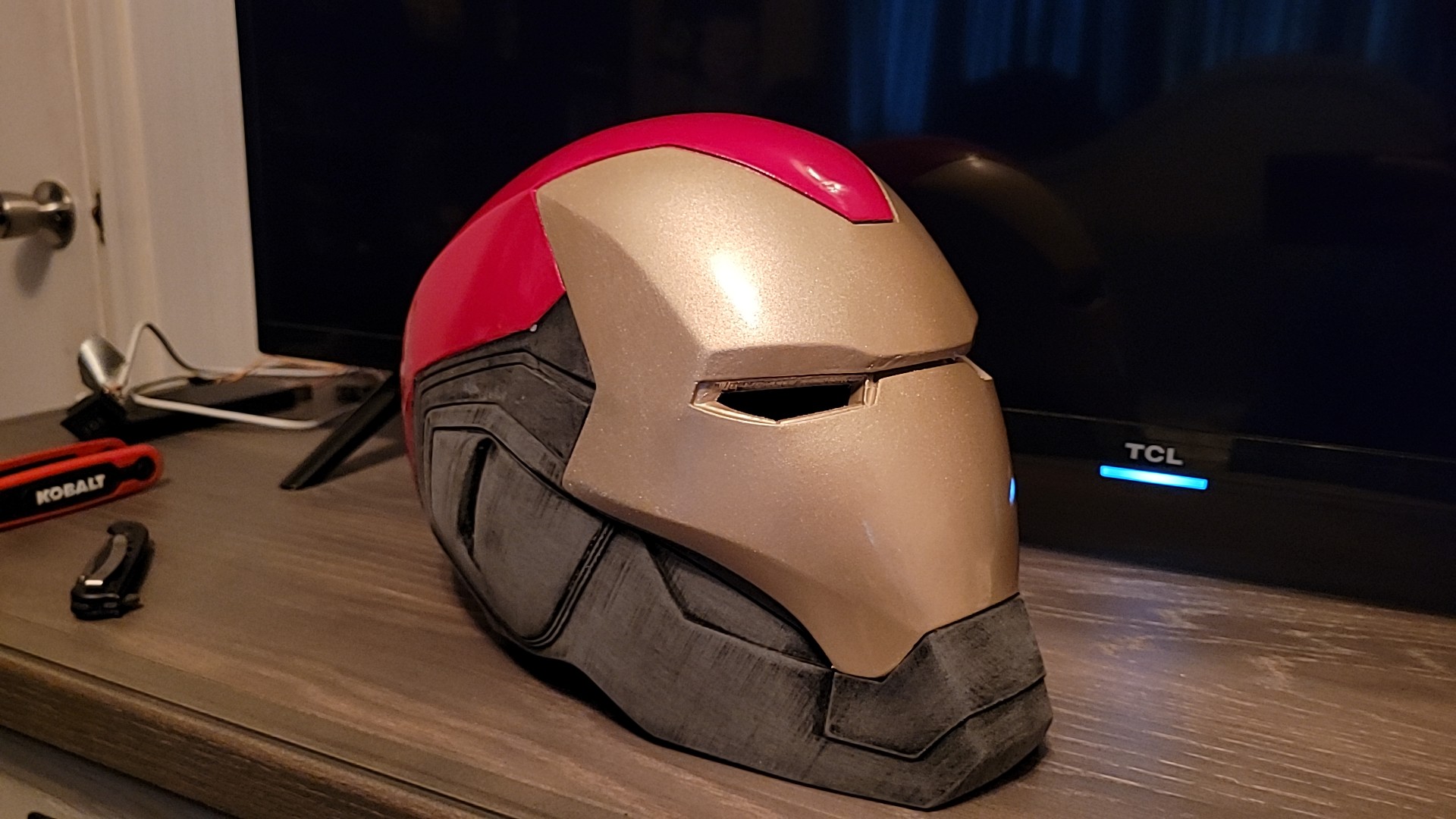 iron man self closing helmet