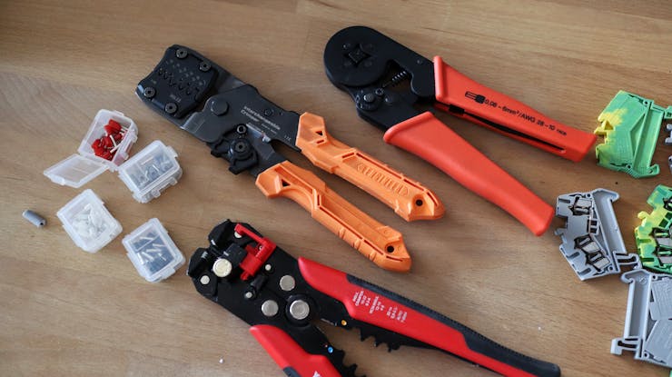 Wire stripping tool, crimping tool, ferrules