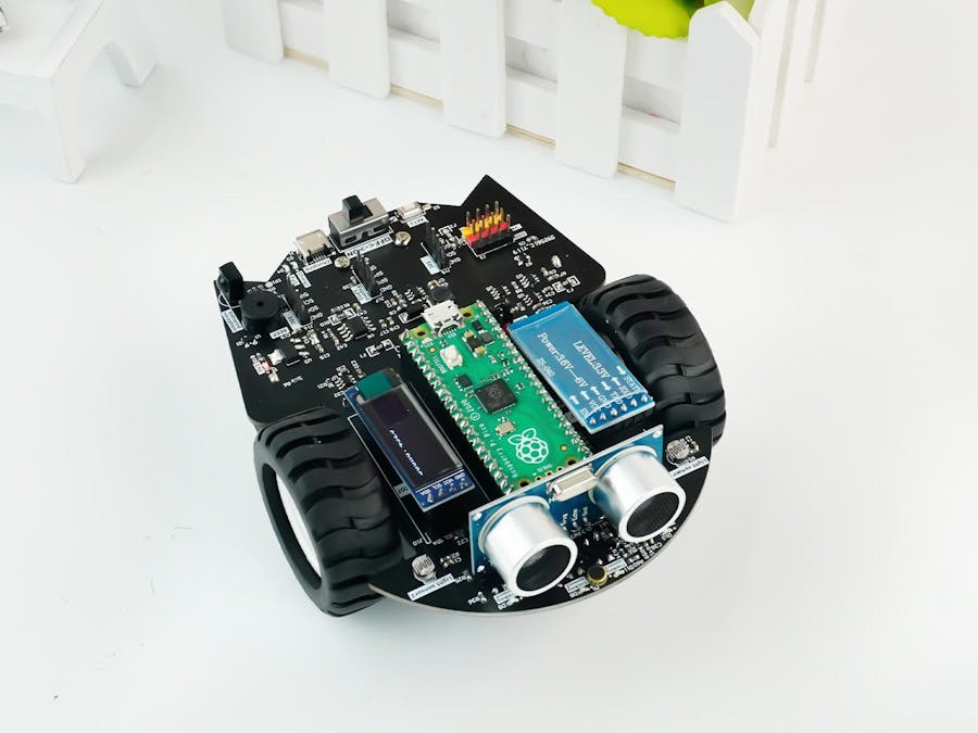 Cute 2WD car for Raspberry Pi Pico