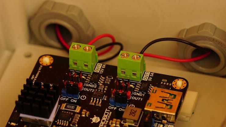 Connecting the power components