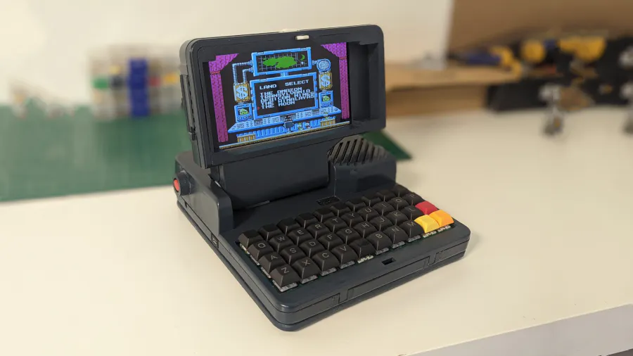 The Ceres 1 Raspberry Pi Cyberdeck Repurposes a Vintage VTech
