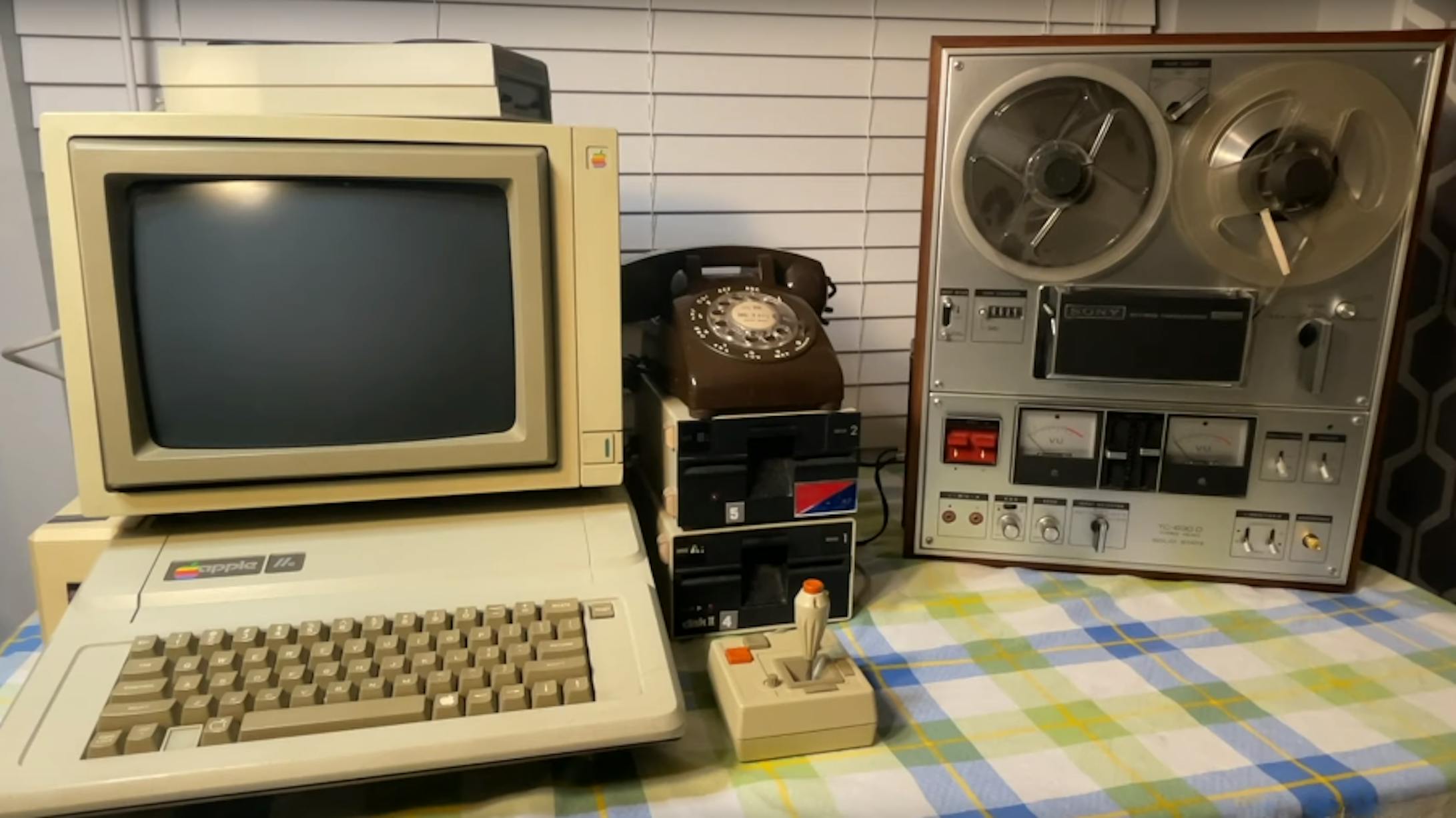 Jordan Rubin Links an Apple II with a 1970s Sony Reel-to-Reel Tape Player  for Boot-Time Fun 