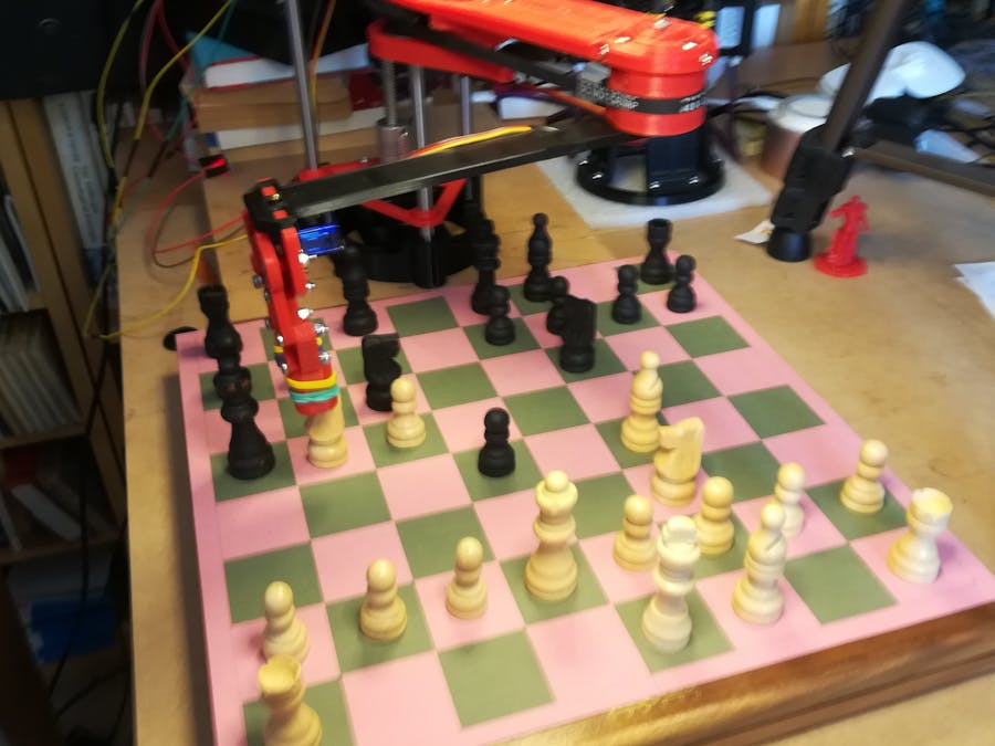 Pessoas estão jogando xadrez contra Raspberry Pi com braço robótico -  TecMundo
