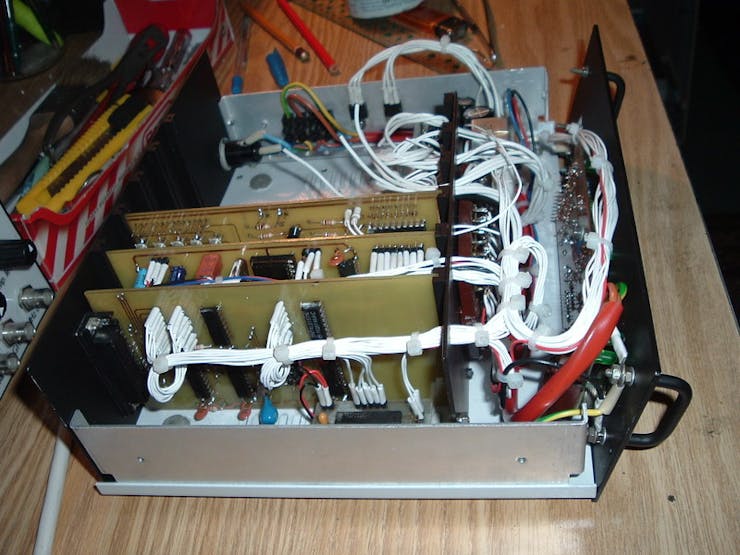 wiring2_qcDmkgM4mg.jpg?auto=compress%2Cformat&w=740&h=555&fit=max