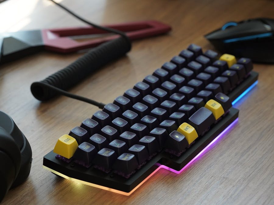Purple Owl, a 60% keyboard powered by Seeed XIAO RP2040