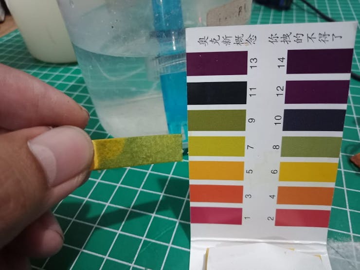 Fig 3. Test PH Clean Water with universal paper (indicator 7)