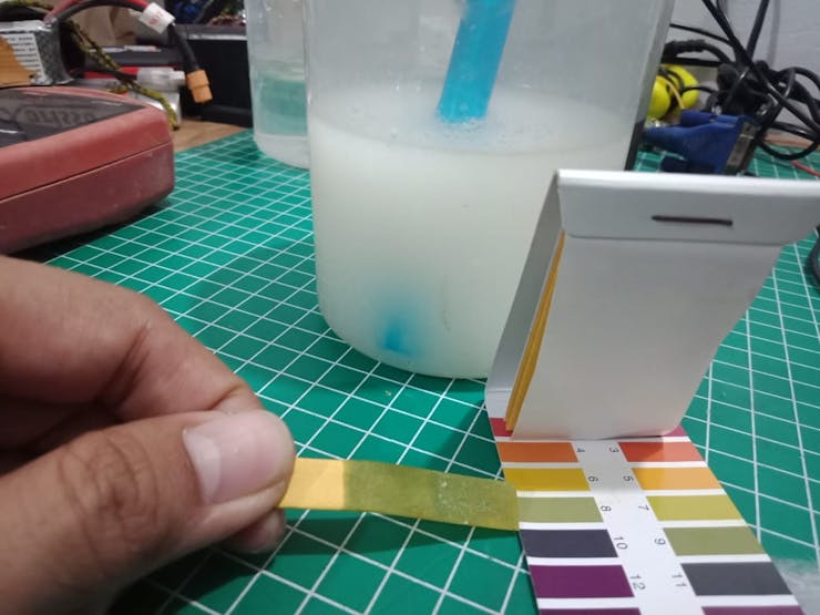 Fig 6. Test PH Soap Water with universal paper (indicator 8)