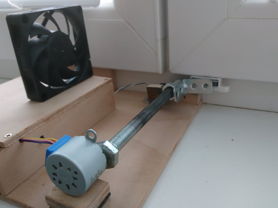 Arduino opens a window when the air in a room is exhaled