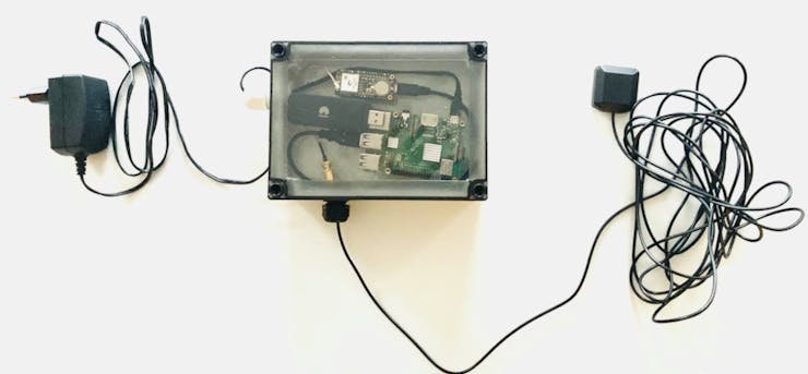 With only a handful of components, the Raspberry Pi Reflector can provide early warning of incoming floods. (?: Karegar et al)
