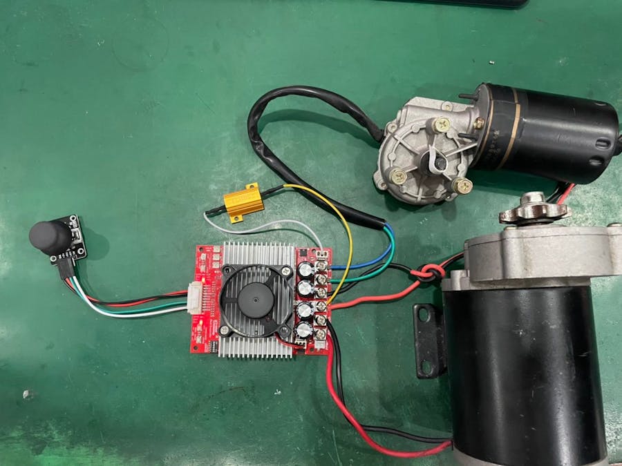 Two motors controled with joysticks