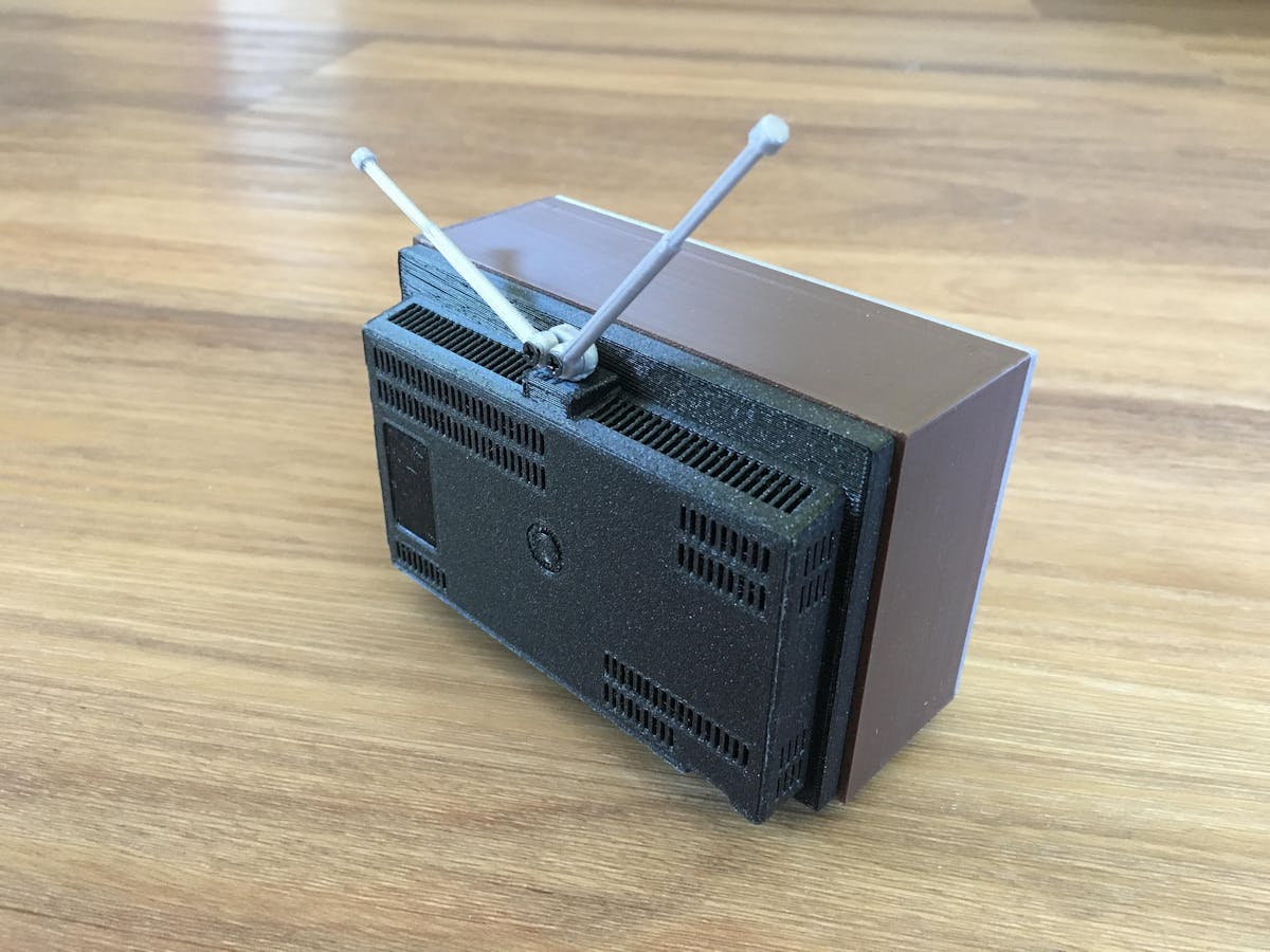 This Tiny TV Contains All of the Retro Games 
