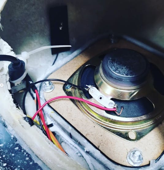 Speaker with the electronics