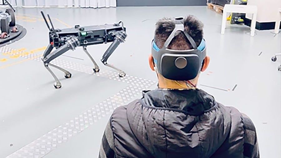 コンピュータ・IT NEUROROBOTICS A New Non-Invasive Brain-Machine Interface Offers Thought