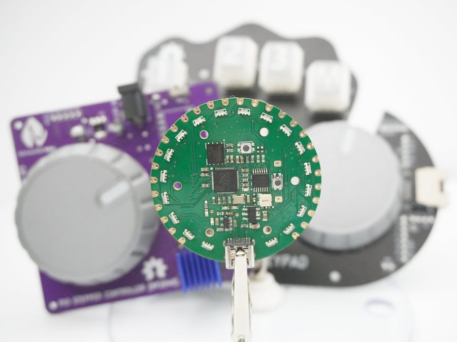 The Pico Dev M3 Board Transforms into a Rotary Encoder