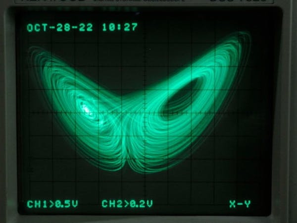This Compact Analog Laptop Cleverly Calculates Lorenz Attractors for Convection Simulation