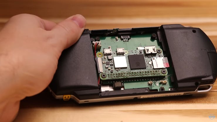 آپگرید کنسول خاطره انگیز PSP با رزبری پای! 2 آپگرید کنسول خاطره انگیز PSP با رزبری پای!