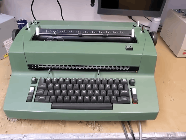 Read more about the article Classic Electrical Typewriter Turns into an RS232 Linux Terminal