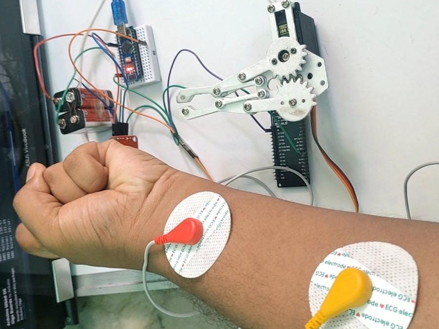 An EMG-Controlled Claw With Arduino