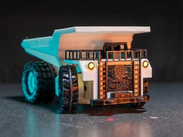 Read more about the article Professor Boots’ 3D-Printed Net-Managed Dump Truck Is Right here to Save Your Desk From Litter