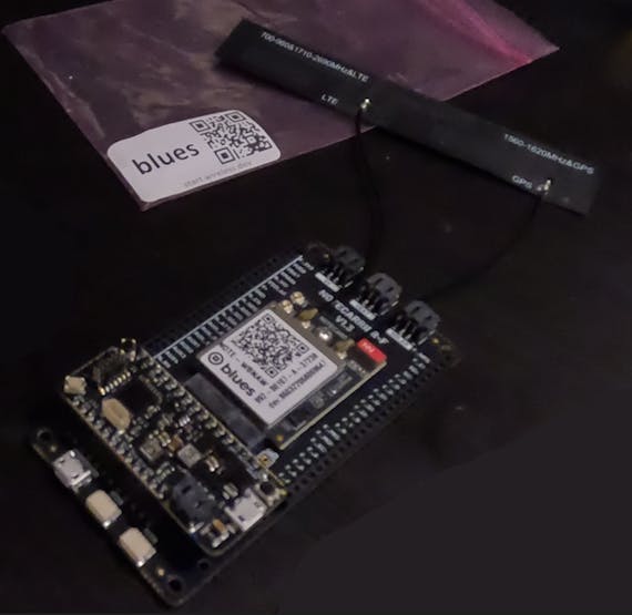 The Notecarrier-F with the antenna and Notecard connected