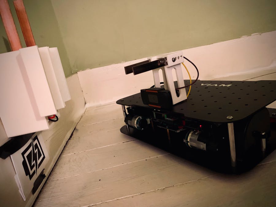 Universal self-charging for mobile robots