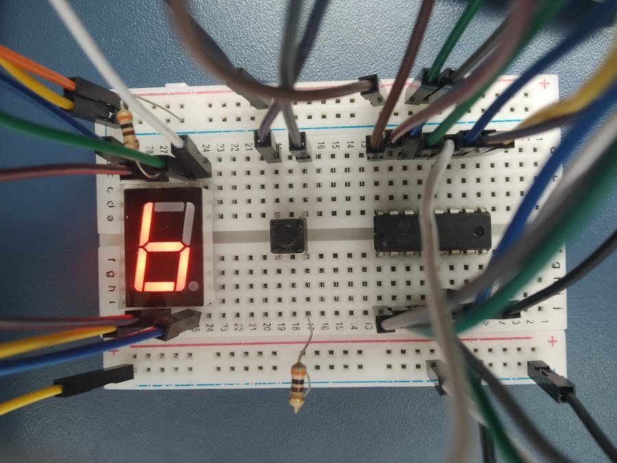 Random number generator for 7 segment display