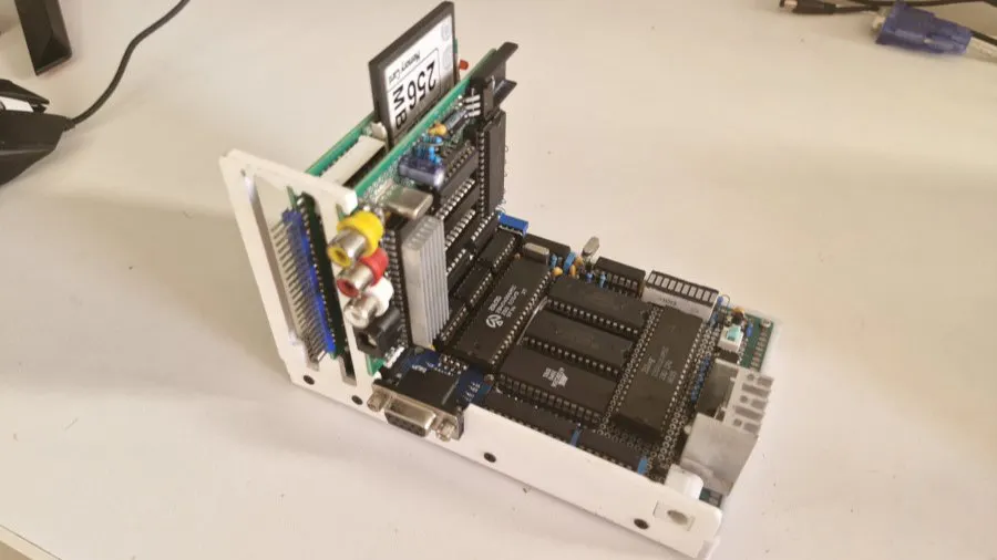 Micro-ordinateur Vintage Z180 – Sans Z80 Ni Amstrad CPC – Pièce Occasion